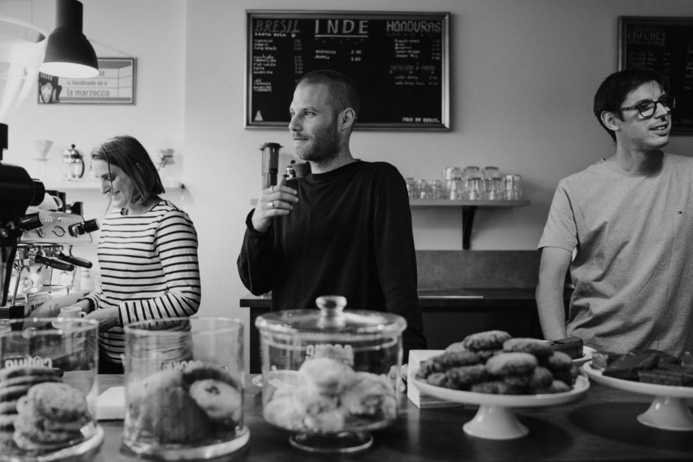 seance-photo-au-petit-atelier-coffee-shop-tours-ulrike-photographe
