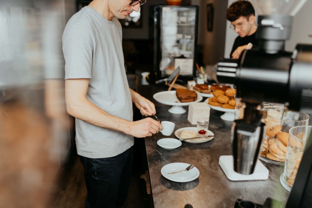 seance-photo-au-petit-atelier-coffee-shop-tours-ulrike-photographe