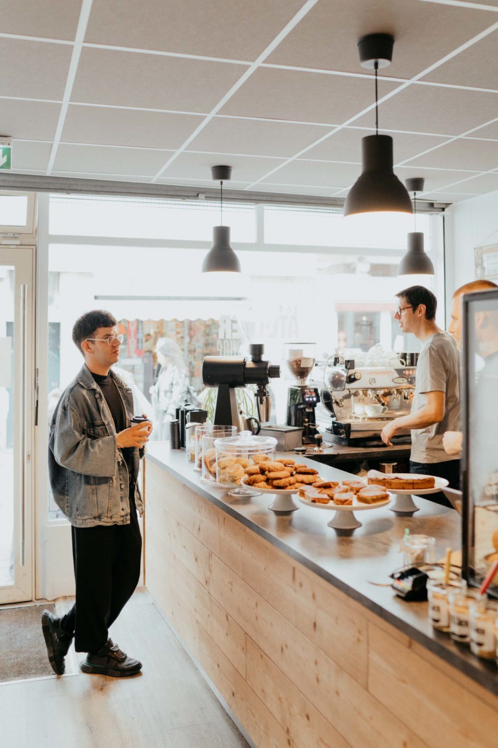 seance-photo-au-petit-atelier-coffee-shop-tours-ulrike-photographe